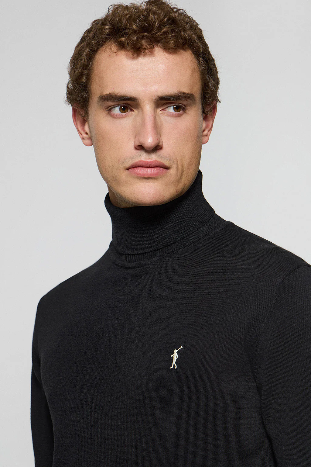 Jersey de punto negro con cuello elevado y logo bordado Rigby Go - Image 2
