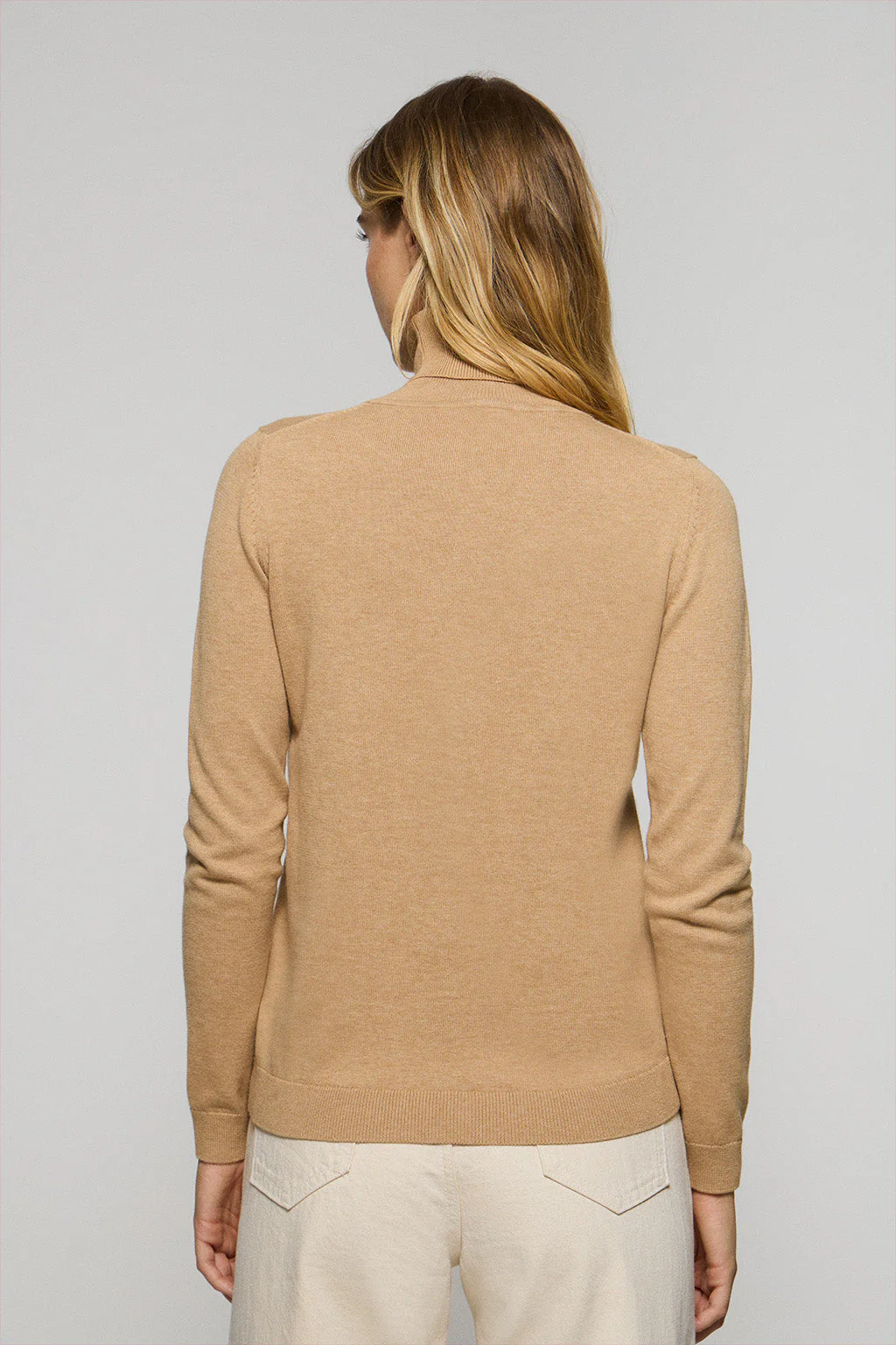 Jersey de punto caramelo vigoré con cuello vuelto y logo bordado Rigby Go - Image 4