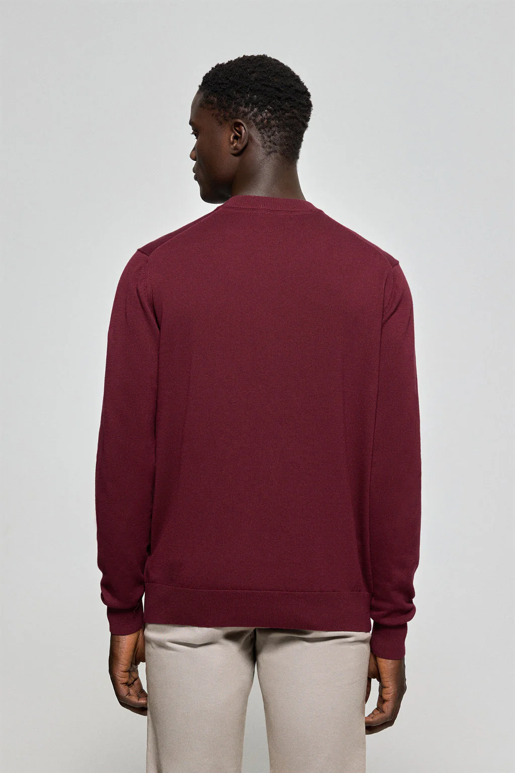 Jersey de punto color granate con cuello redondo y logo bordado Rigby Go - Image 4