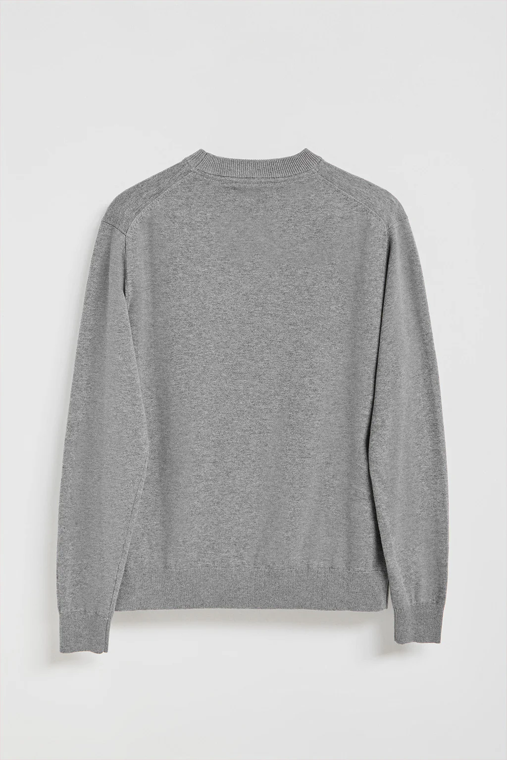 Jersey de punto gris vigoré con cuello redondo y logo bordado Rigby Go - Image 3