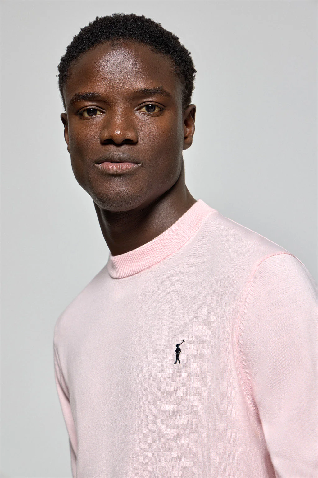 Jersey de punto rosa con cuello redondo y logo bordado Rigby Go - Image 2