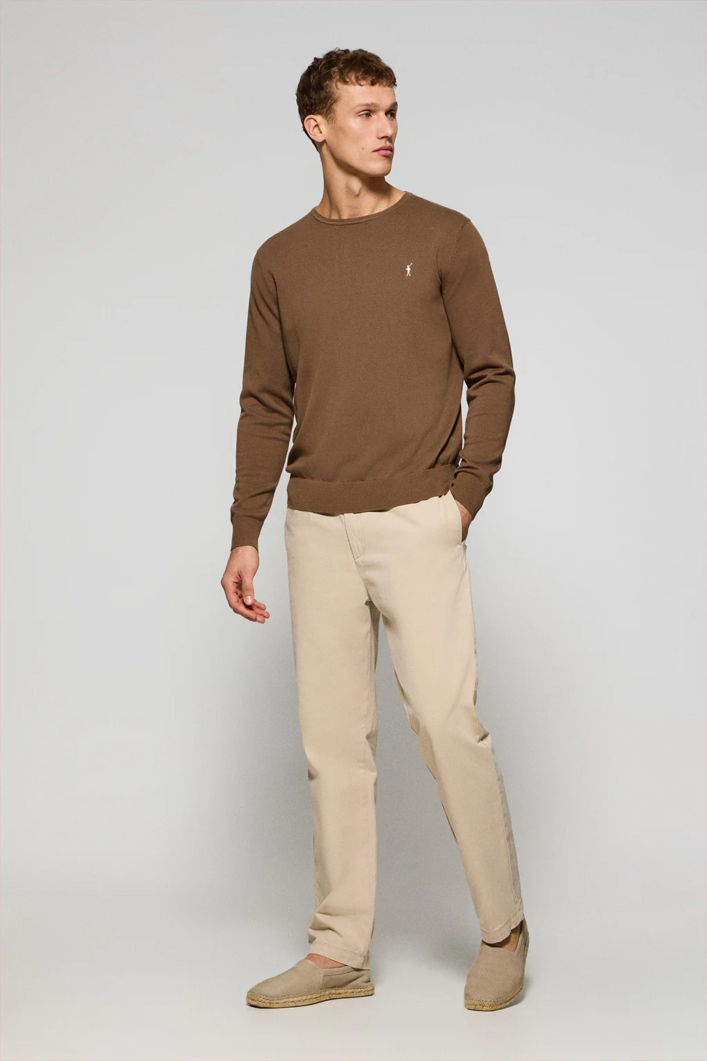 Jersey color moca de punto con cuello redondo y bordado Rigby Go - Image 3