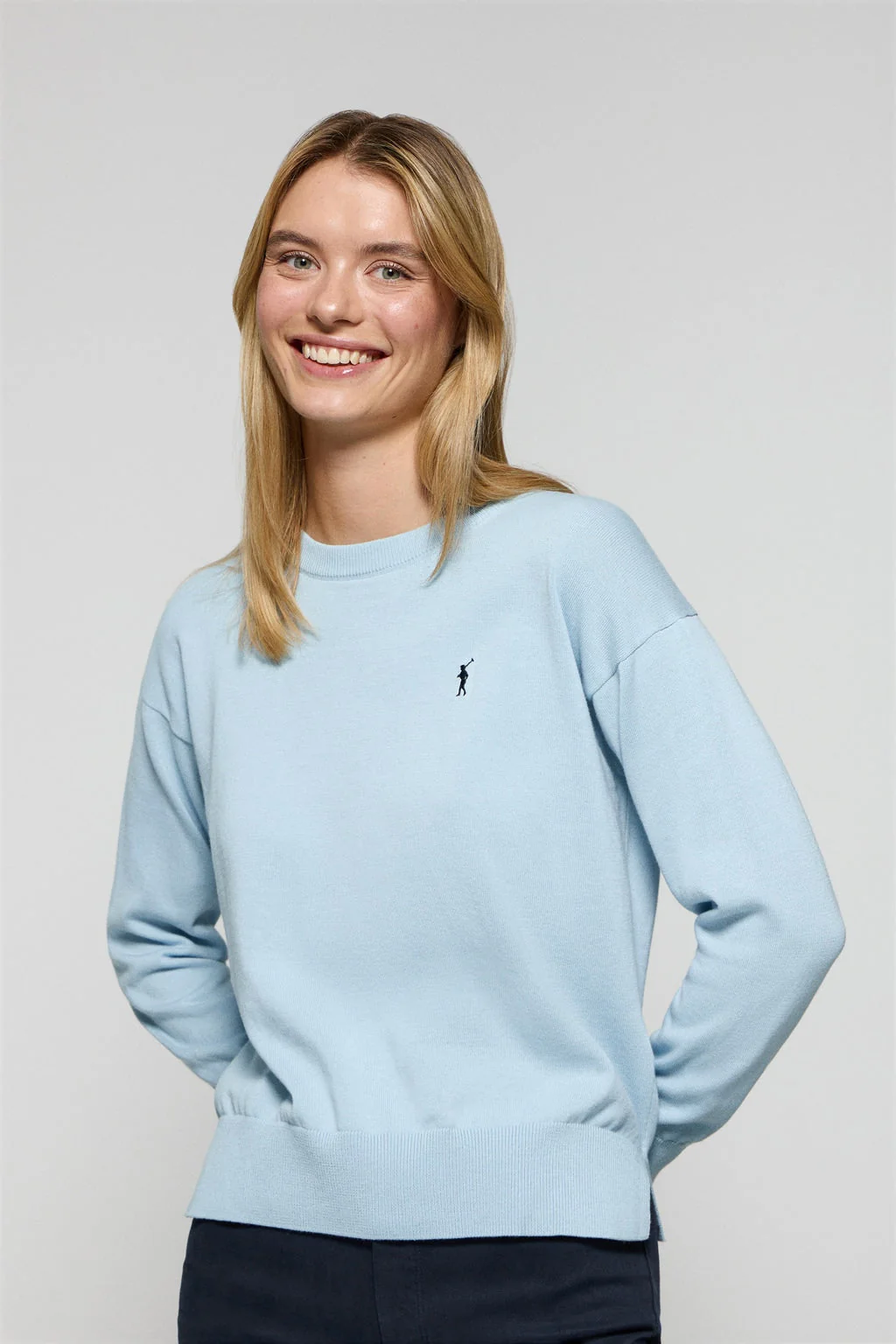 Jersey de punto azul claro con cuello redondo y logo bordado Rigby Go
