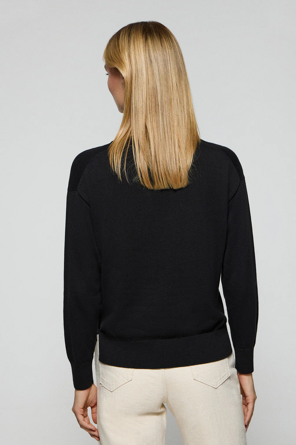 Jersey de punto negro con cuello redondo y logo bordado Rigby Go - Image 4