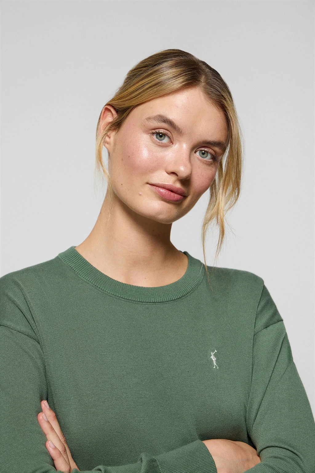 Jersey de punto color verde con cuello redondo y logo bordado Rigby Go - Image 2
