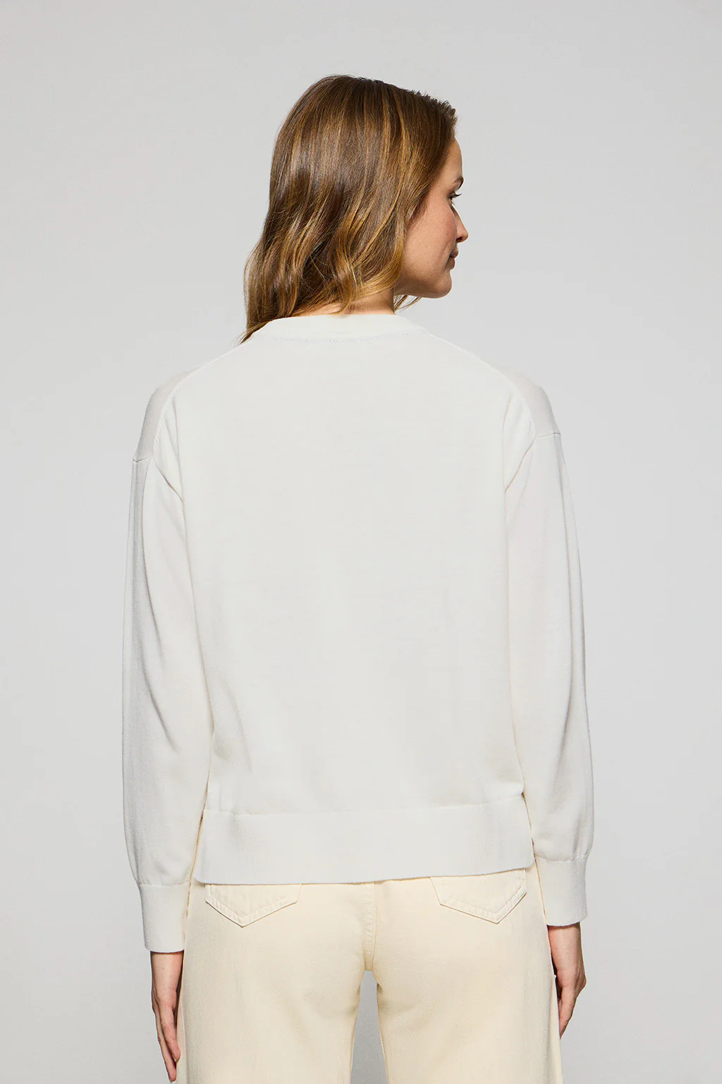 Jersey de punto beige con cuello redondo y logo bordado Rigby Go - Image 4