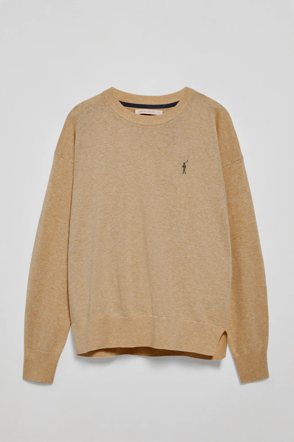 Jersey de punto color caramelo vigoré con cuello redondo y logo bordado Rigby Go - Image 8