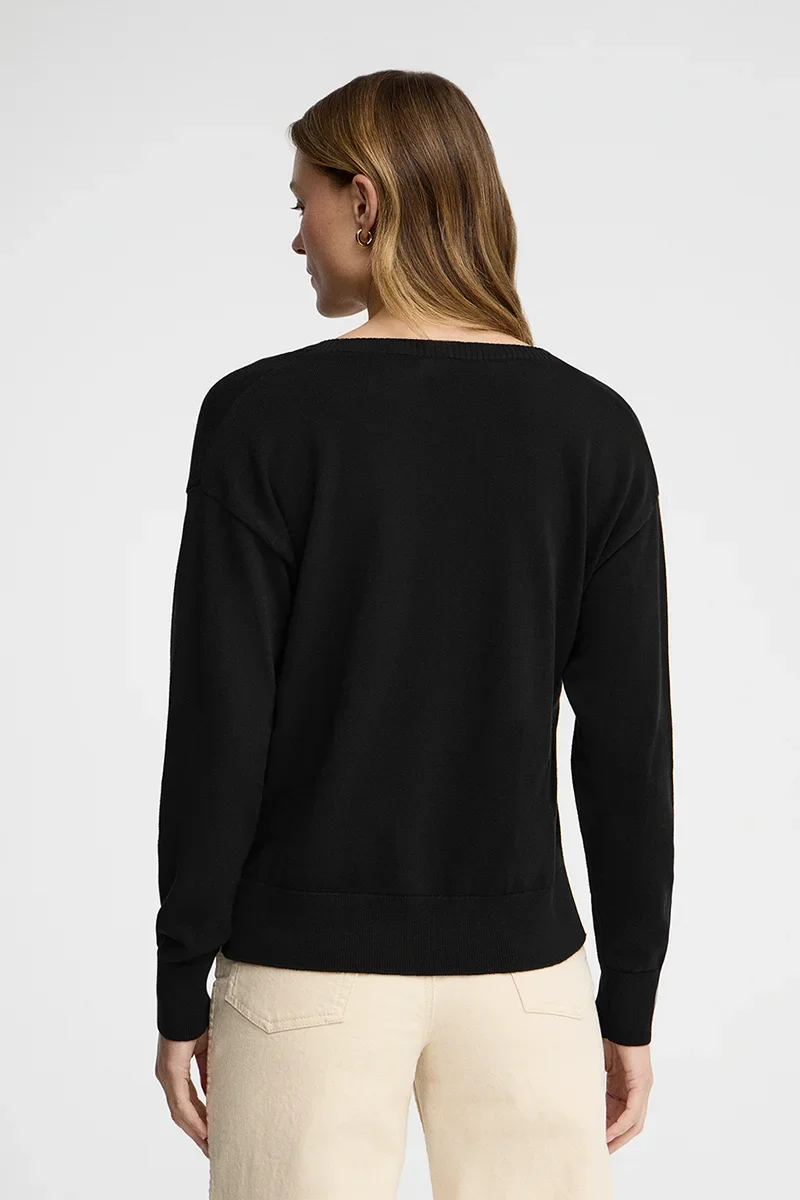 Jersey negro de cuello pico con logo Rigby Go - Image 4