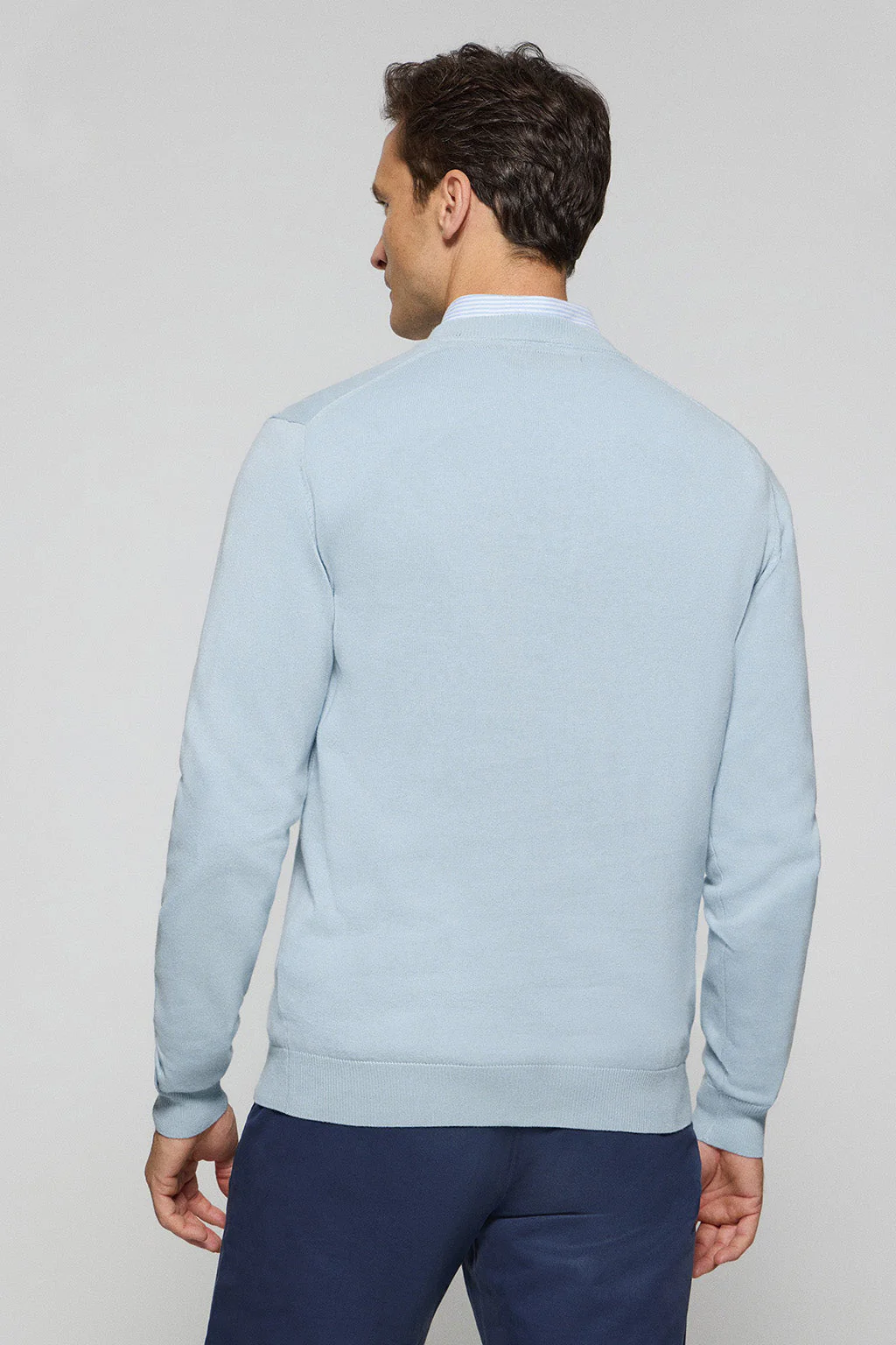 Jersey de punto azul claro con cuello de pico y bordado Rigby Go - Image 4