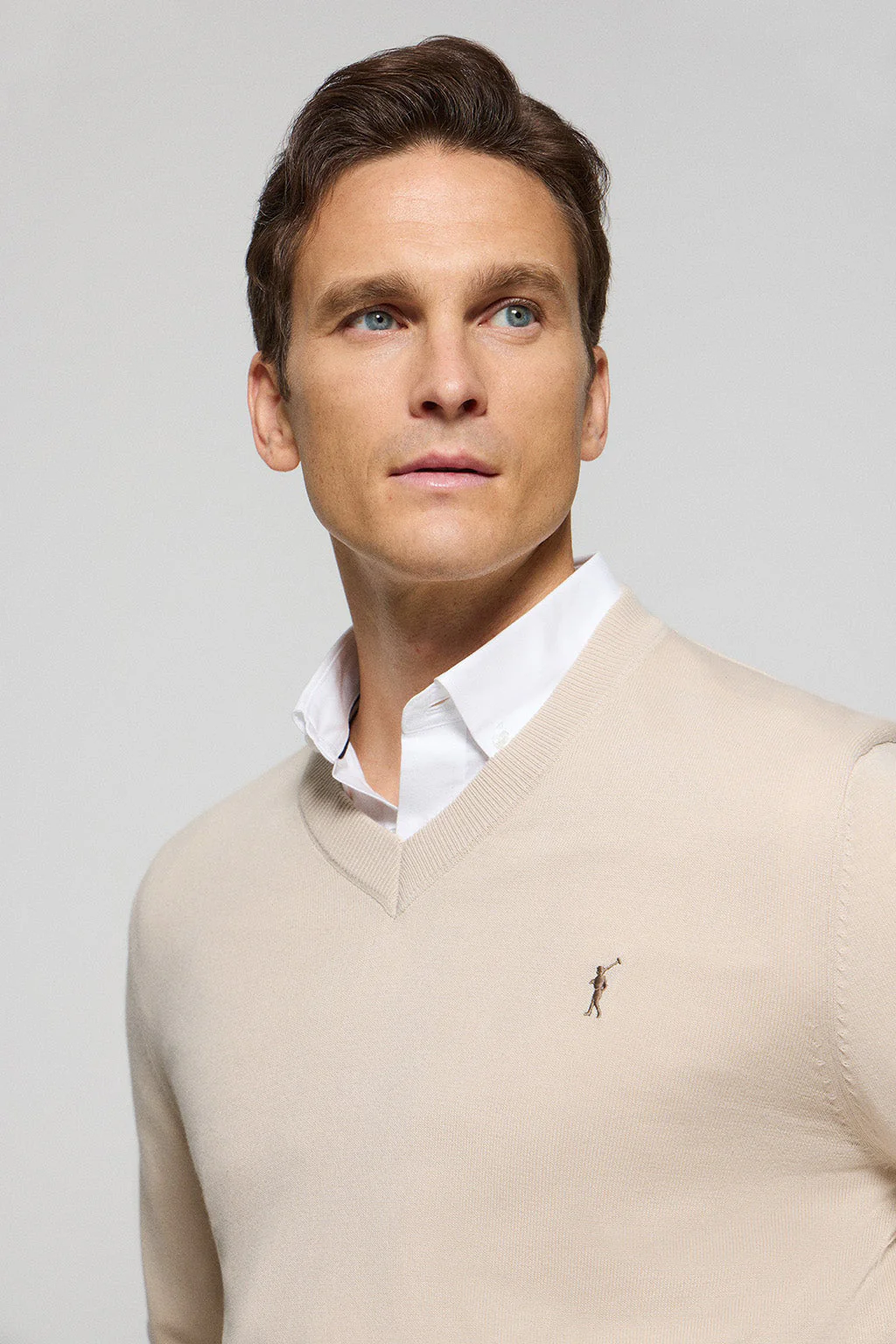 Jersey de punto beige con cuello de pico y bordado Rigby Go