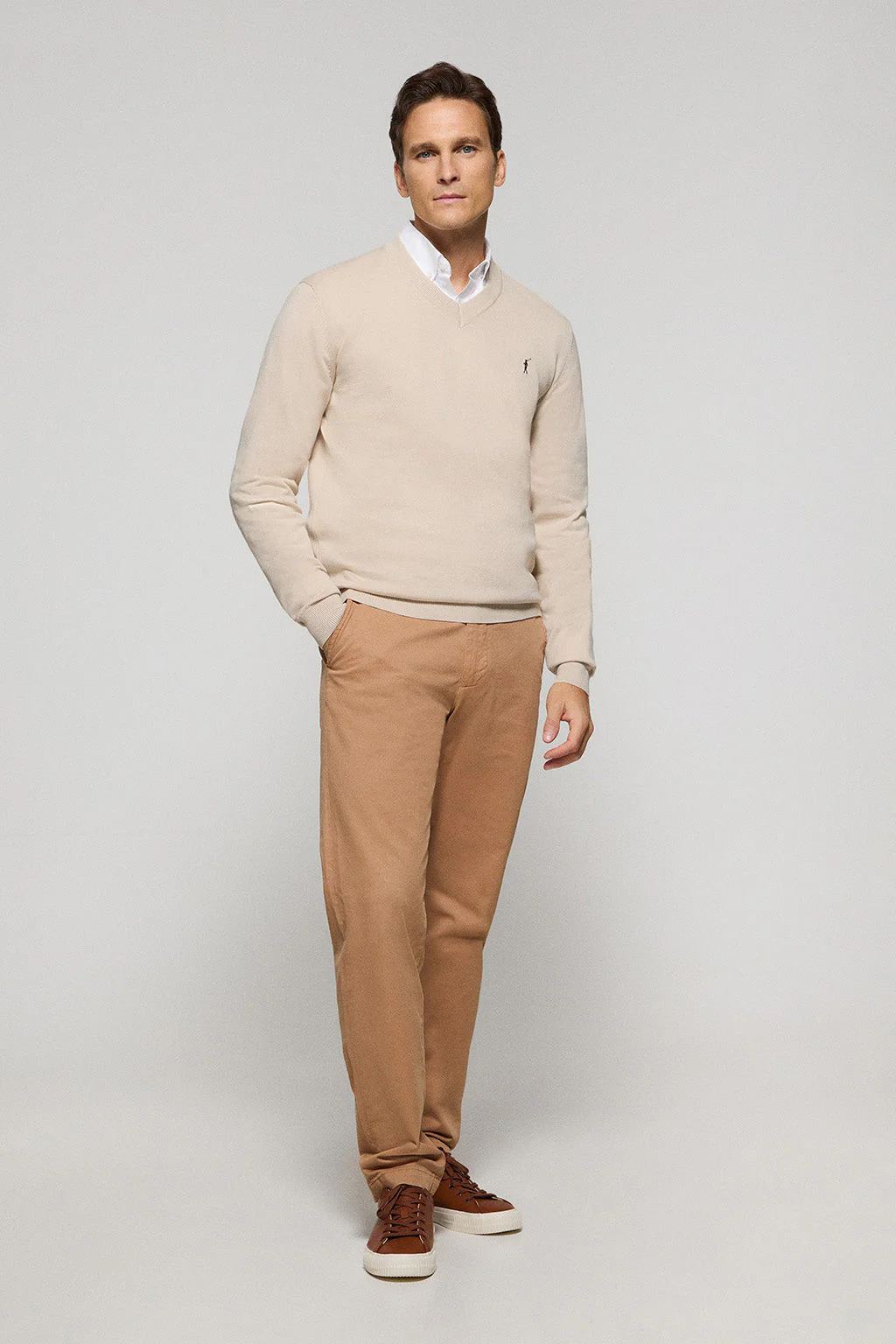 Jersey de punto beige con cuello de pico y bordado Rigby Go - Image 2