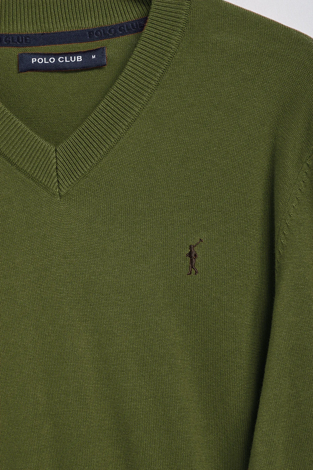 Jersey de punto verde caqui con cuello de pico y bordado Rigby Go - Image 6