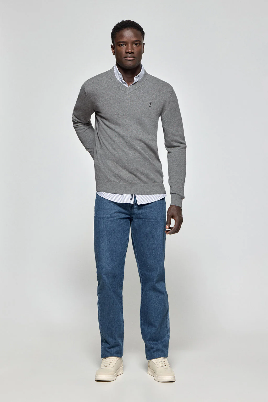 Jersey de punto gris vigoré con cuello de pico y bordado Rigby Go - Image 3