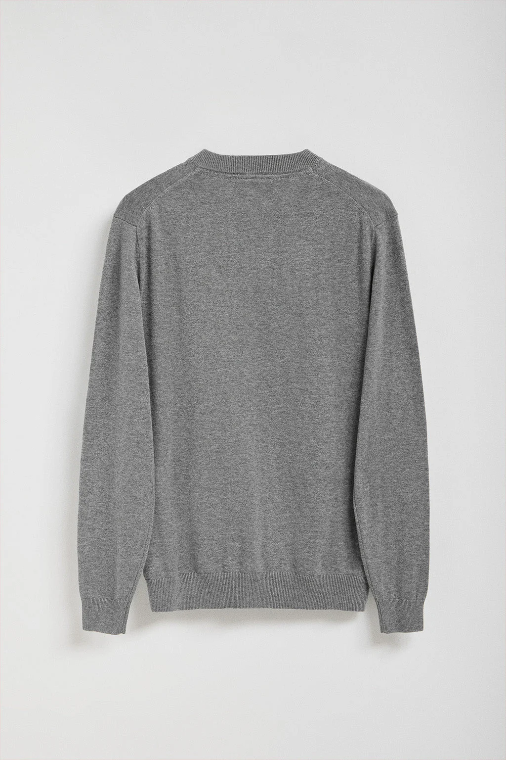 Jersey de punto gris vigoré con cuello de pico y bordado Rigby Go - Image 7