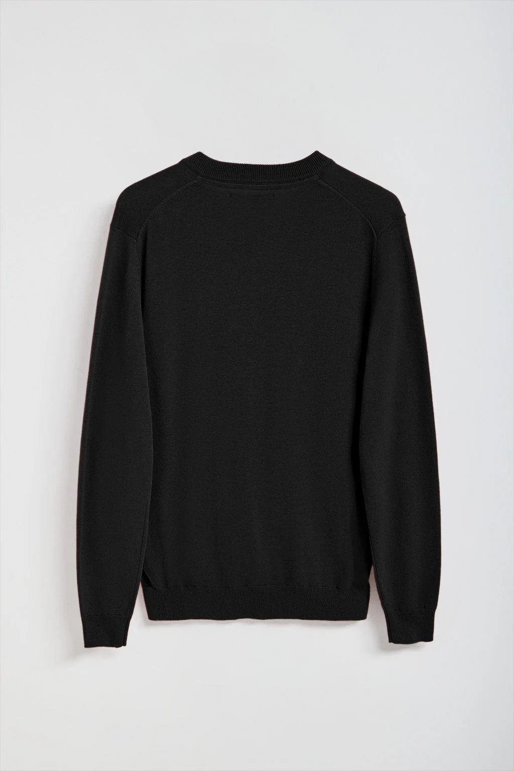 Jersey de punto negro con cuello de pico y bordado Rigby Go - Image 8