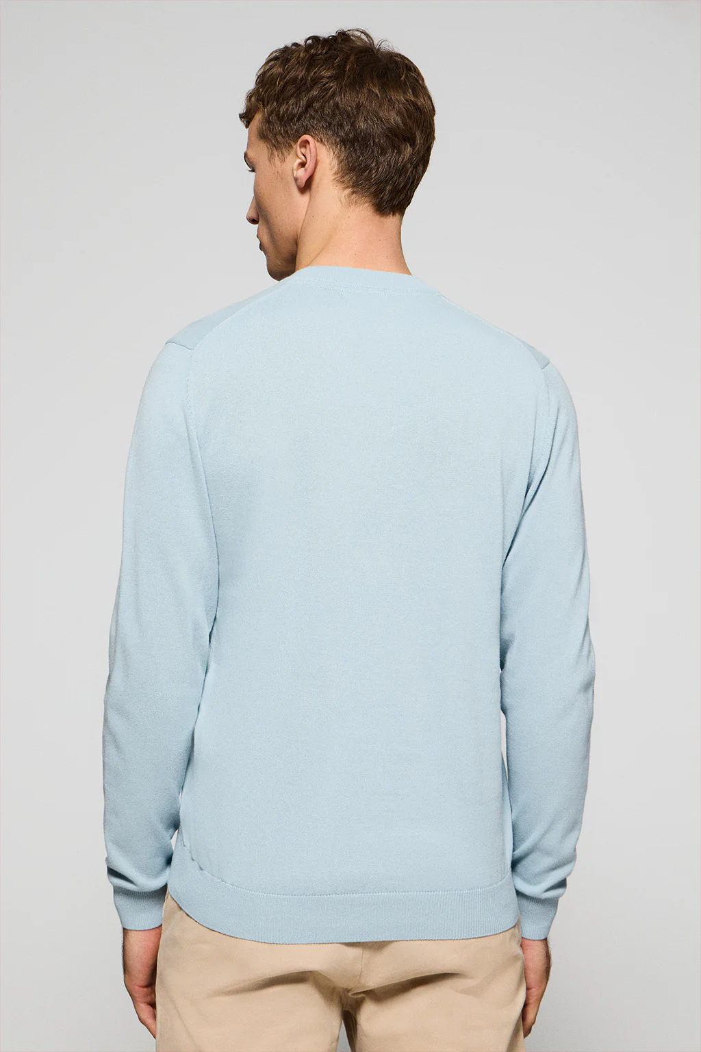 Jersey azul claro de punto con cuello de pico y bordado Rigby Go - Image 4