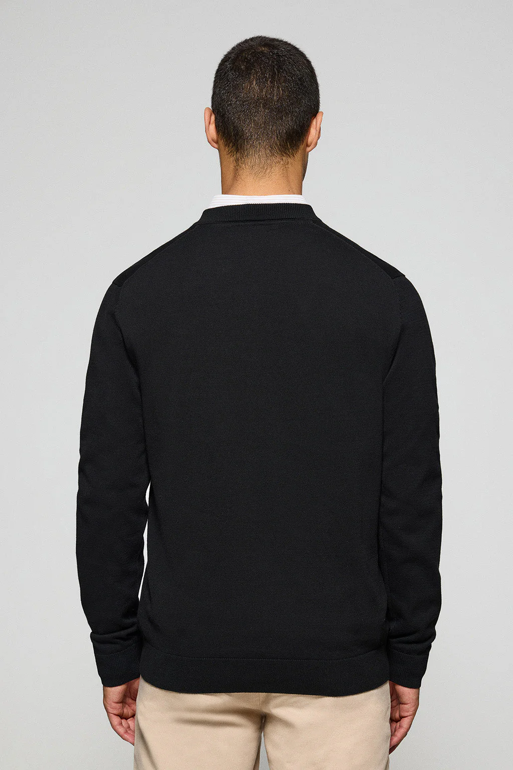 Jersey negro de punto con cuello de pico y bordado Rigby Go - Image 4