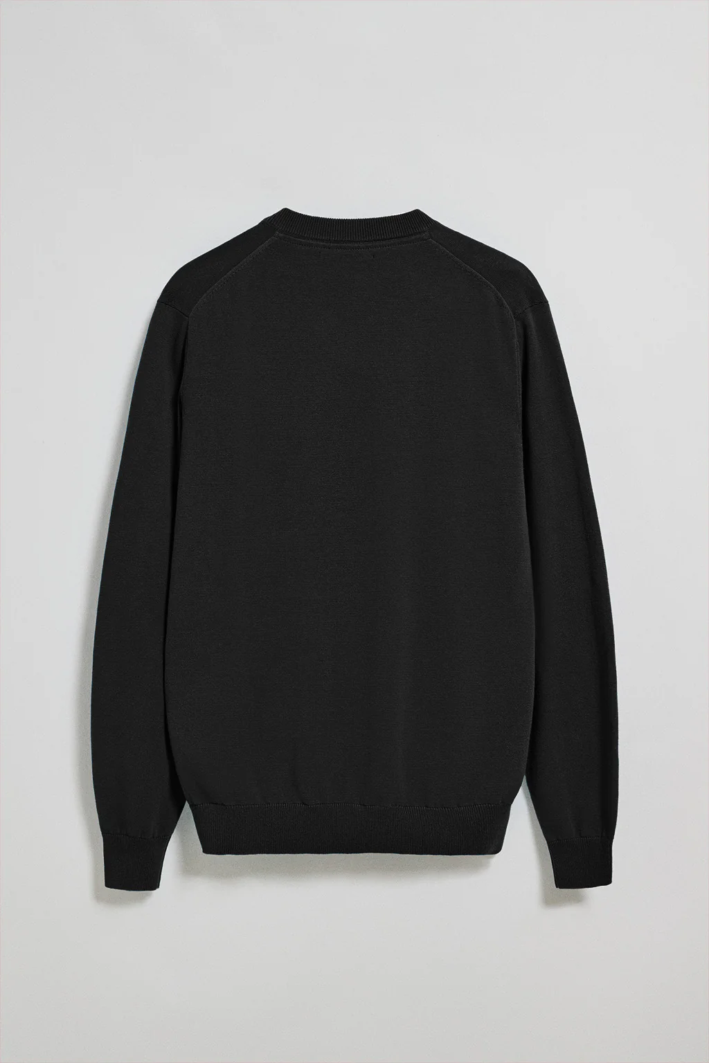 Jersey negro de punto con cuello de pico y bordado Rigby Go - Image 7