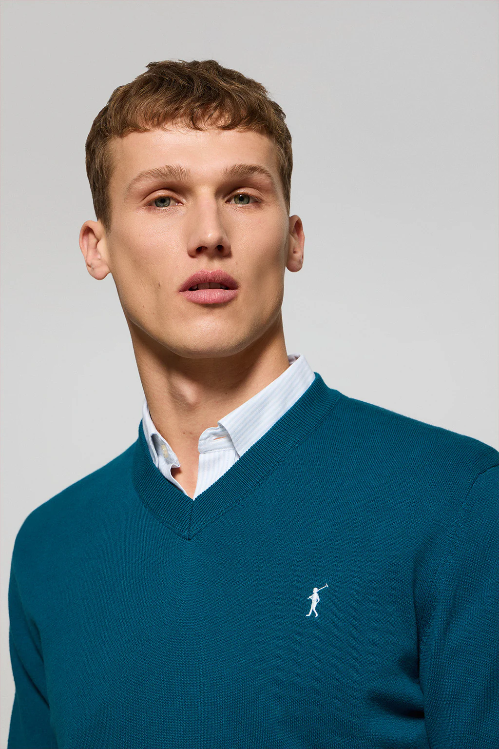 Jersey azul verdoso de punto con cuello de pico y bordado Rigby Go - Image 2