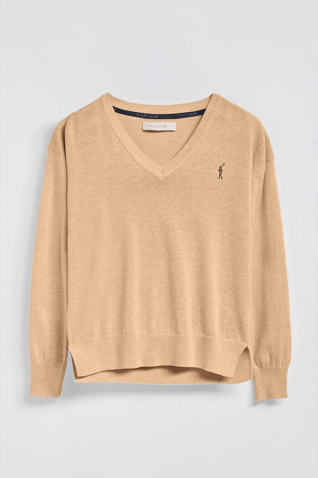 Jersey de punto color caramelo vigoré con cuello de pico y logo bordado Rigby Go - Image 5