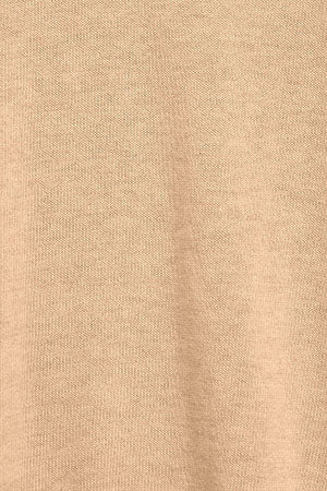 Jersey de punto color caramelo vigoré con cuello de pico y logo bordado Rigby Go - Image 9