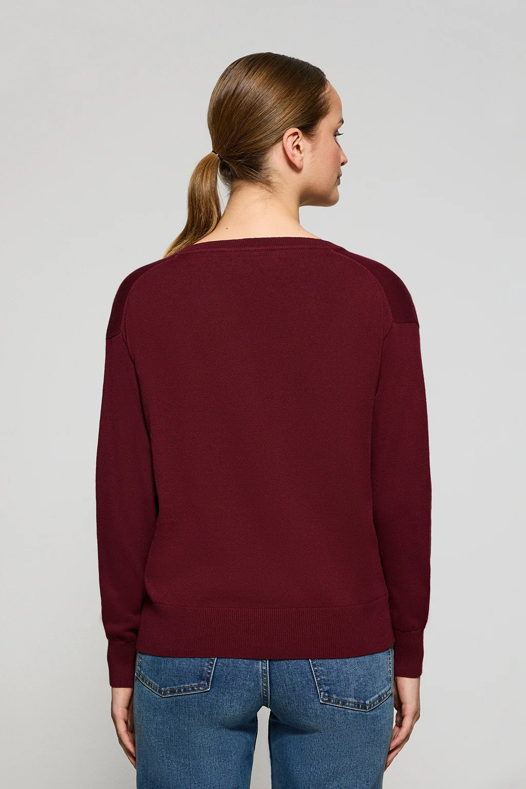 Jersey de punto granate con cuello de pico y logo bordado Rigby Go - Image 2