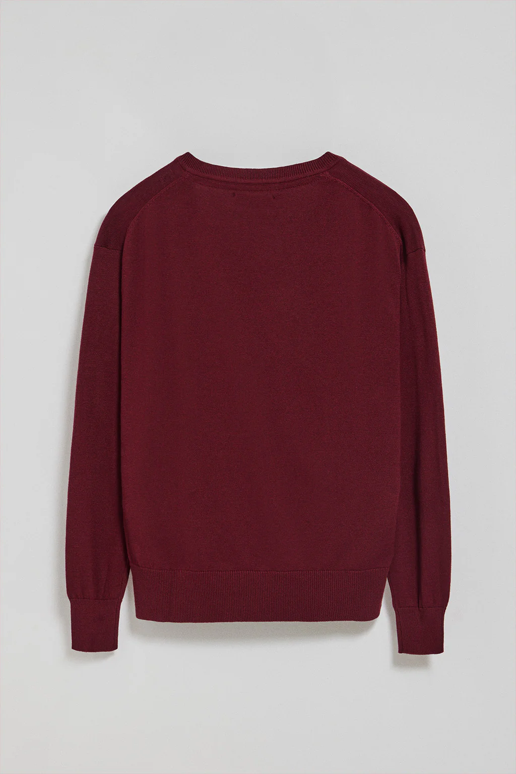Jersey de punto granate con cuello de pico y logo bordado Rigby Go - Image 9