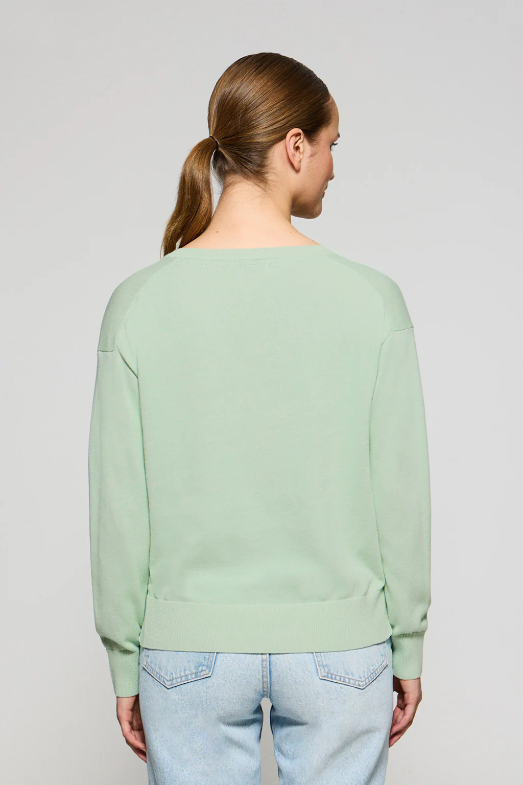 Jersey color menta de punto con cuello de pico y logo bordado Rigby Go - Image 2