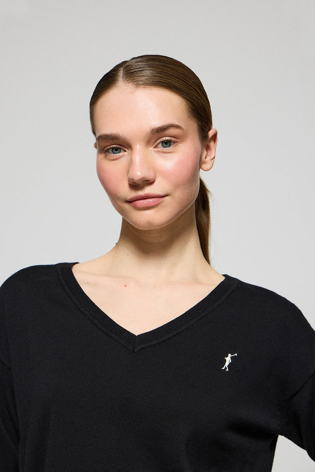 Jersey negro de punto con cuello de pico y logo bordado Rigby Go - Image 2