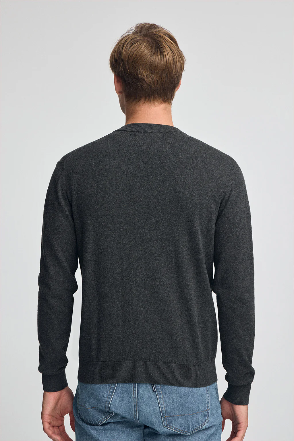 Jersey gris oscuro vigoré de cuello pico y mezcla lana con bordado Rigby Go - Image 4