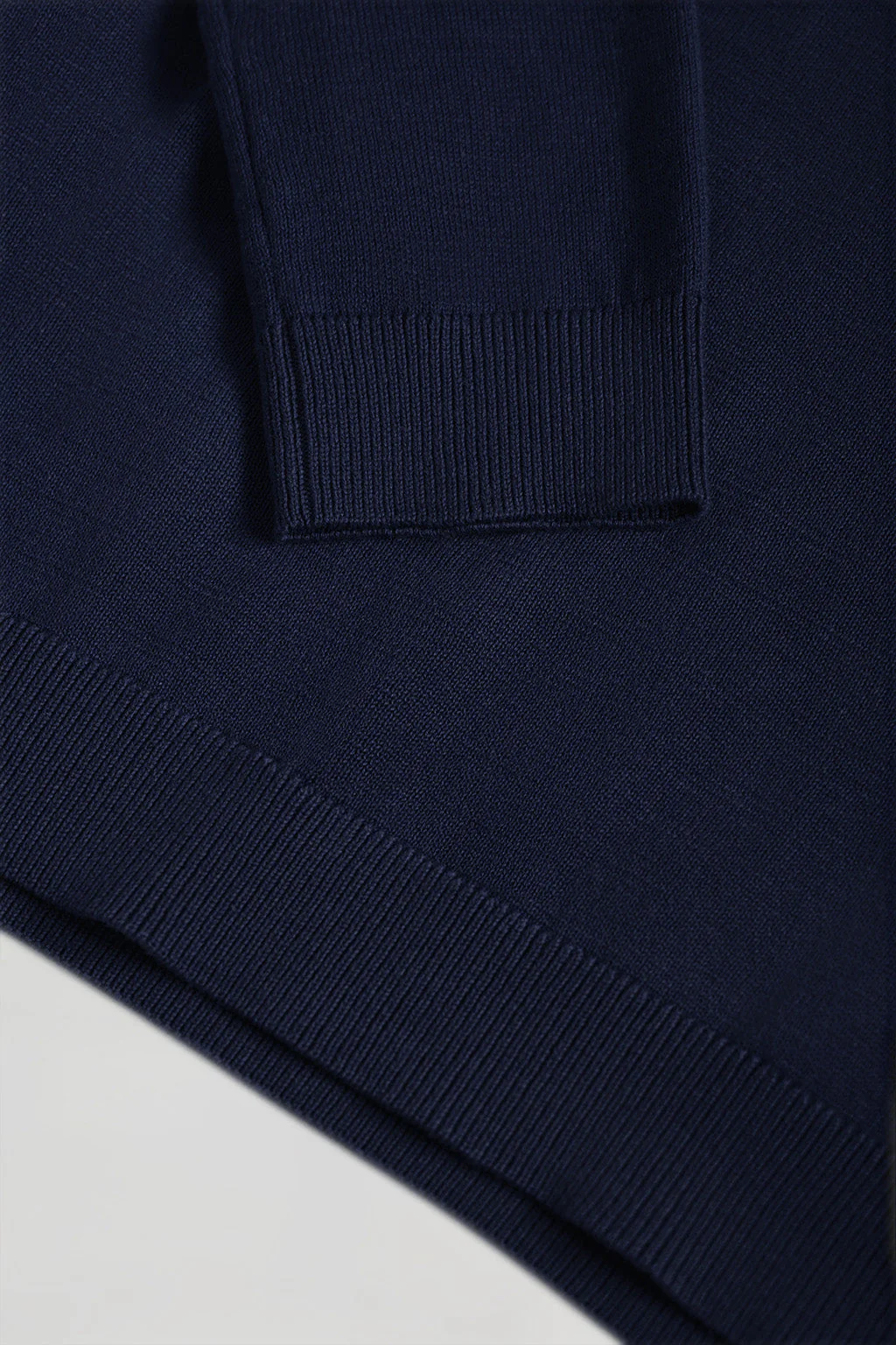 Jersey azul marino de punto básico con cuello redondo y logo Rigby Go - Image 9