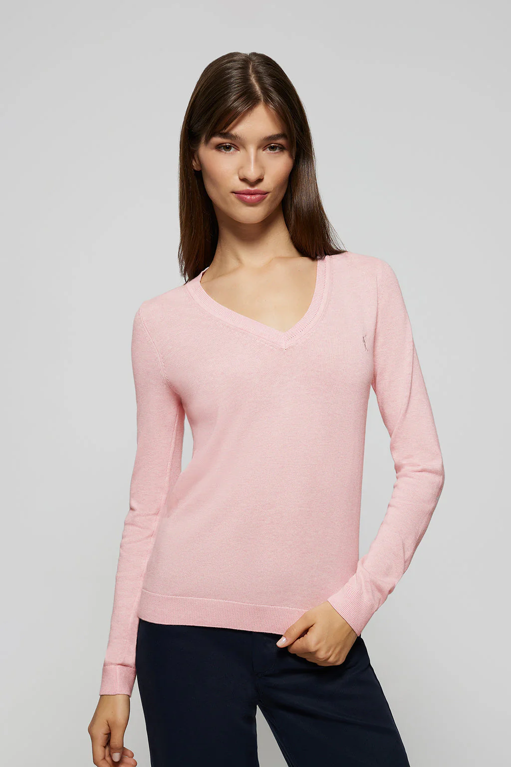 Jersey rosa de punto básico con cuello de pico y logo Rigby Go - Image 2