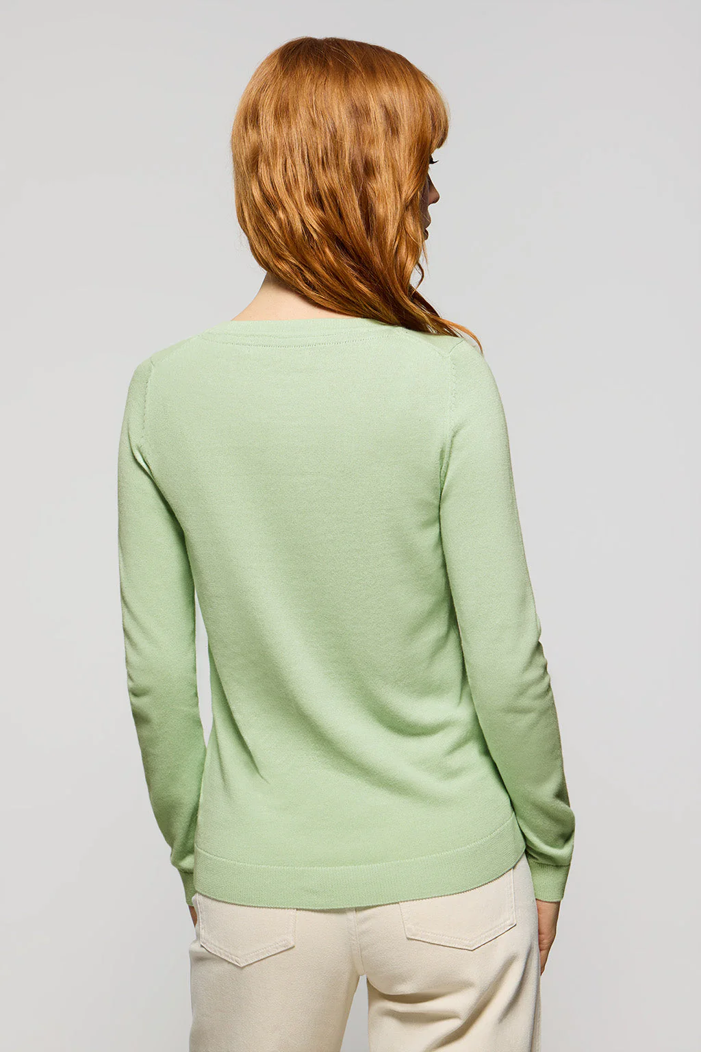 Jersey verde suave de punto básico con cuello redondo y logo Rigby Go - Image 4