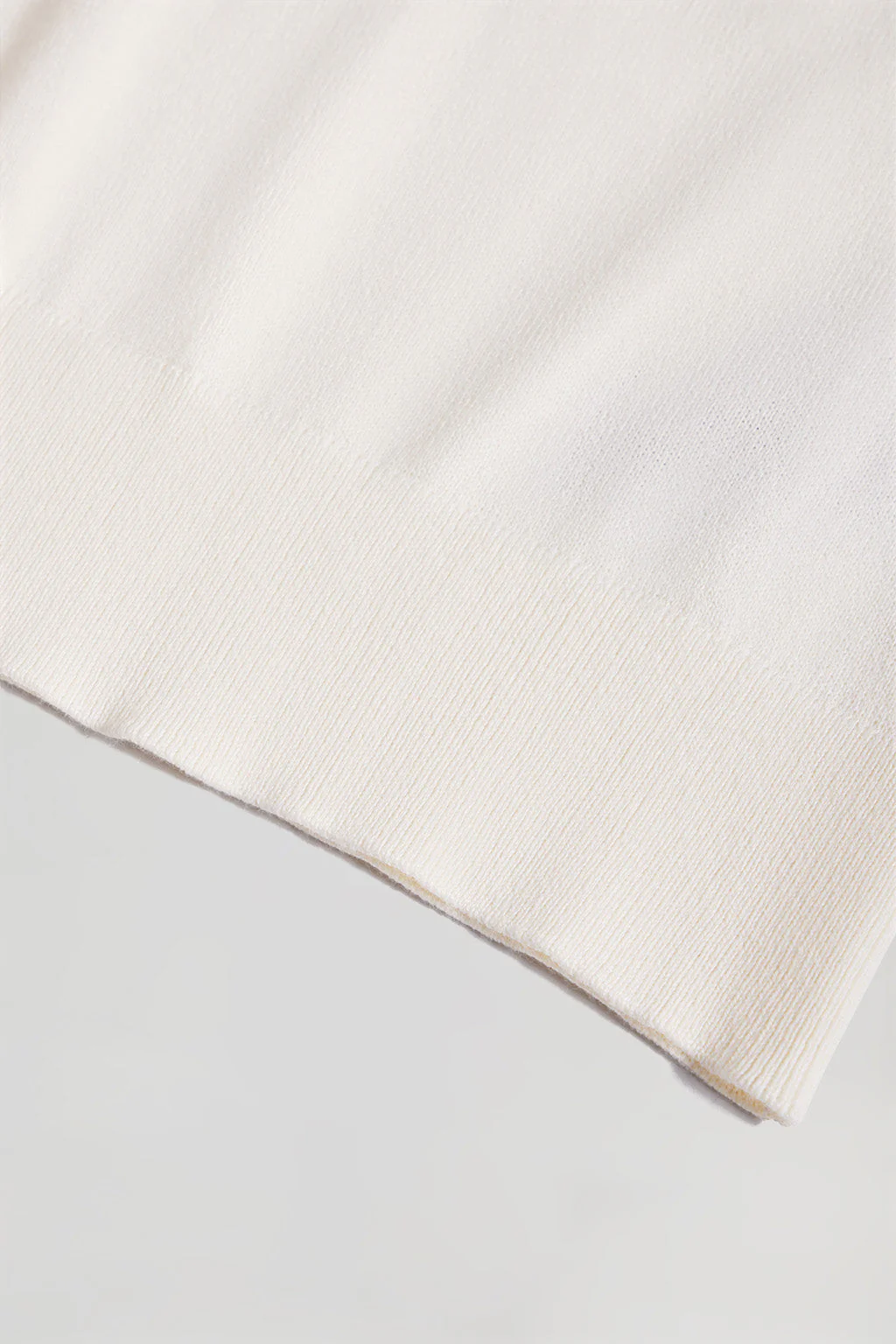 Jersey beige de punto con cuello redondo de manga corta y logo Rigby Go - Image 7