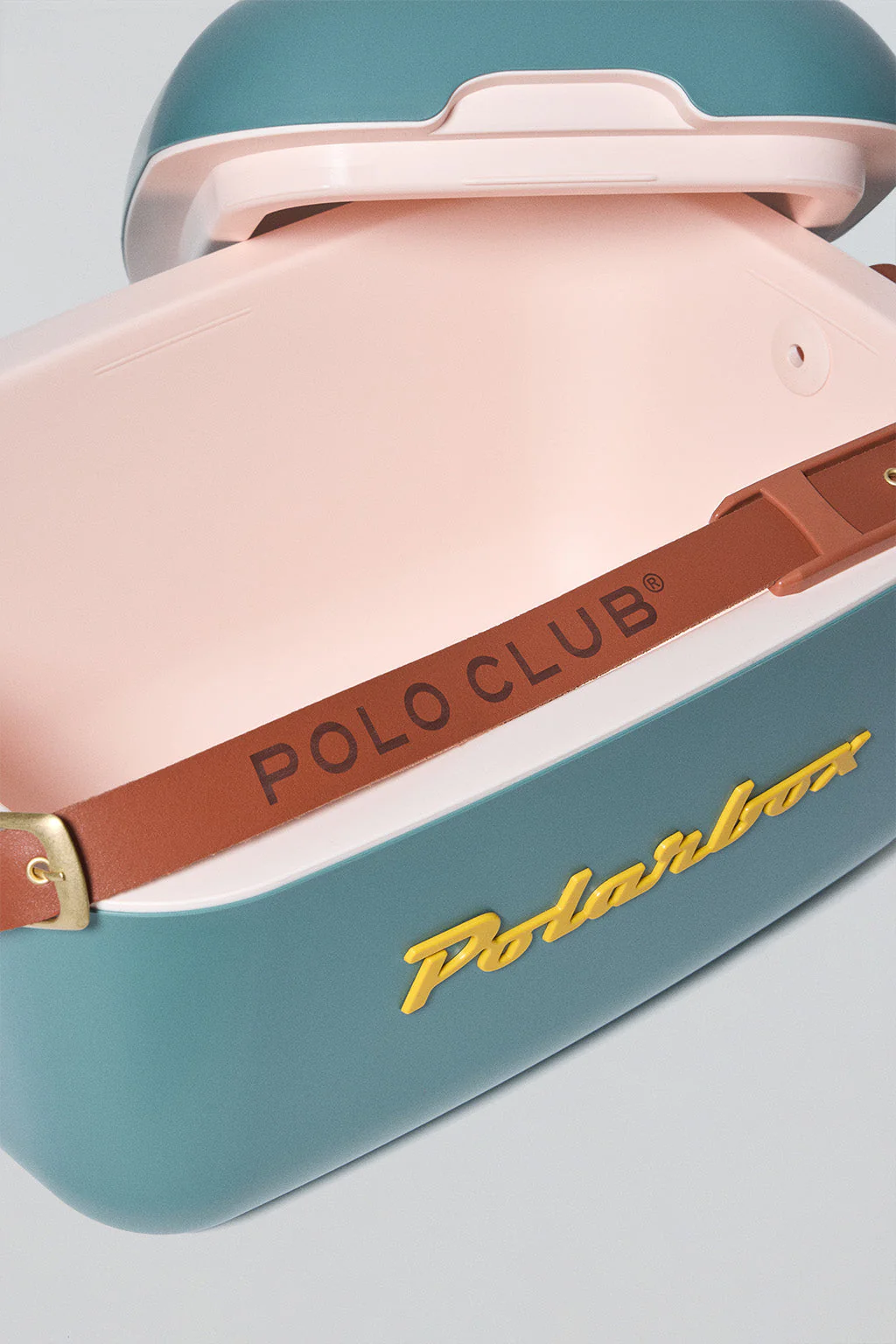 Nevera color aguamarina Polarbox con detalle Polo Club - Image 4