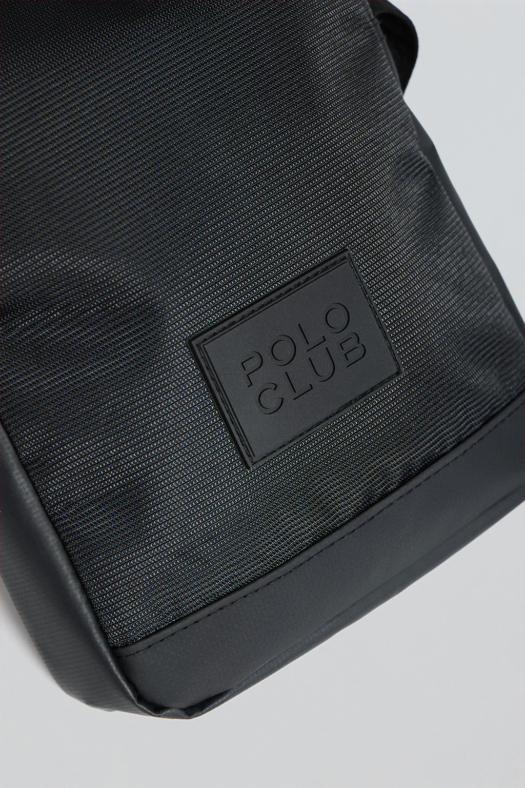 Bolso bandolera negra Riverdale con parche engomado Polo Club - Image 3