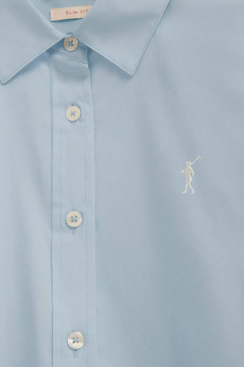 Pack mujer de dos camisas en blanco y azul claro con corte slim y bordado Rigby Go - Image 6
