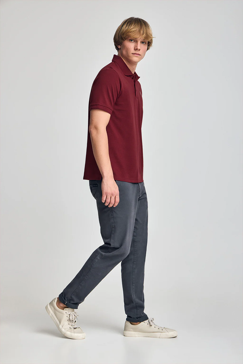 Pack de tres polos de tres botones granate, azul denim y beige con logo Rigby Go - Image 9