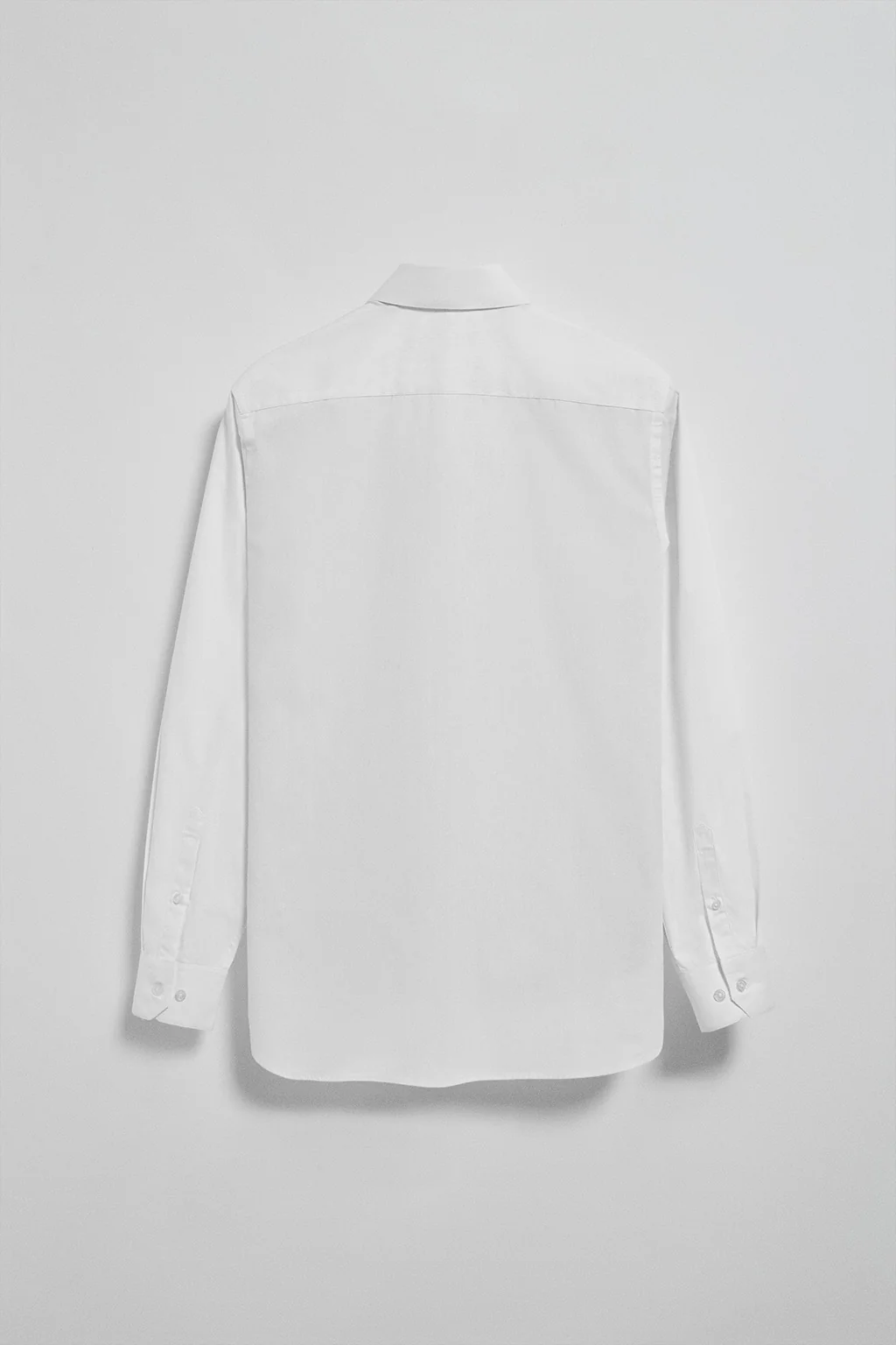 Pack de tres camisas slim en azul marino, blanca y azul celeste con logo Rigby Go - Image 2