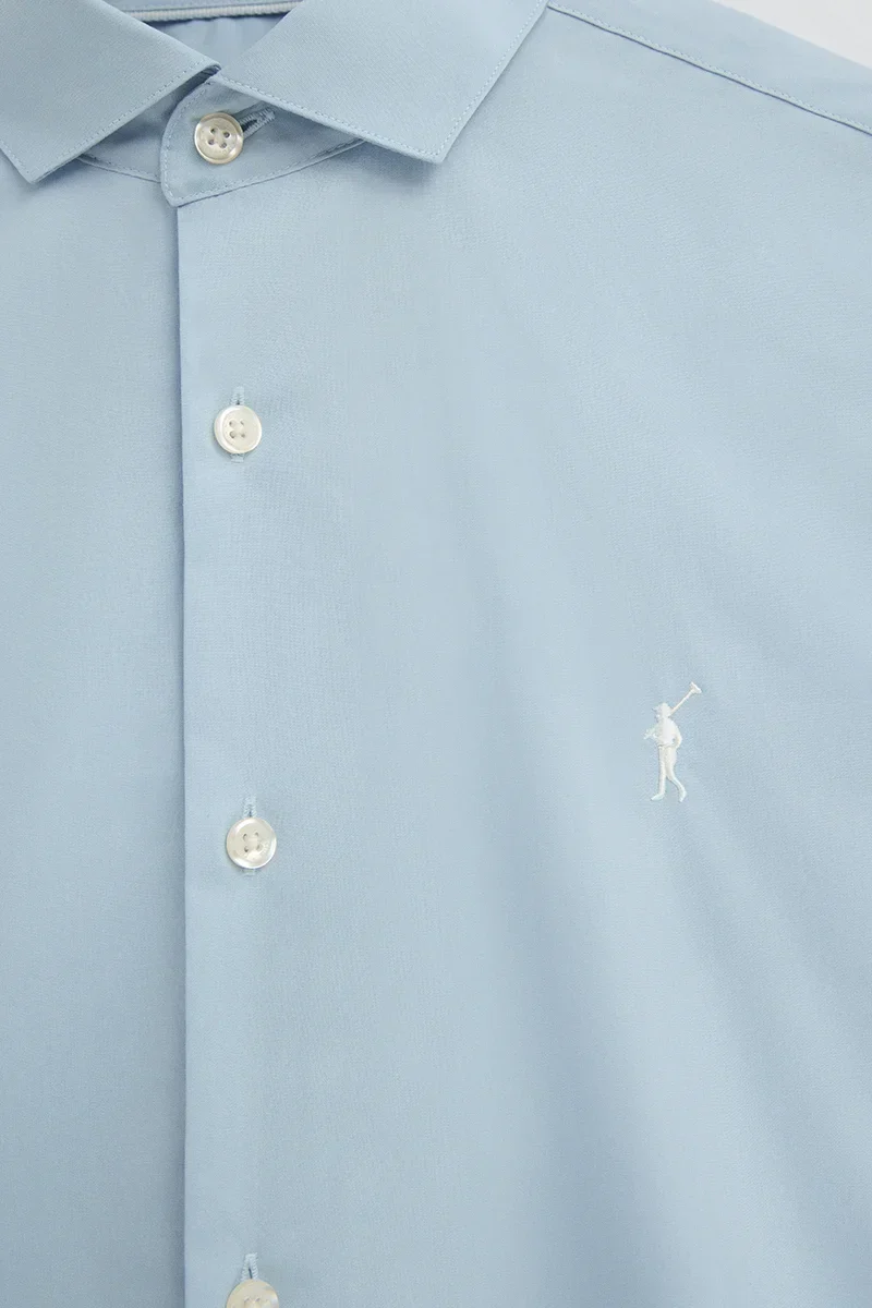 Pack hombre de tres camisas azul marino, blanca y azul claro de corte slim con logo Rigby Go - Image 6