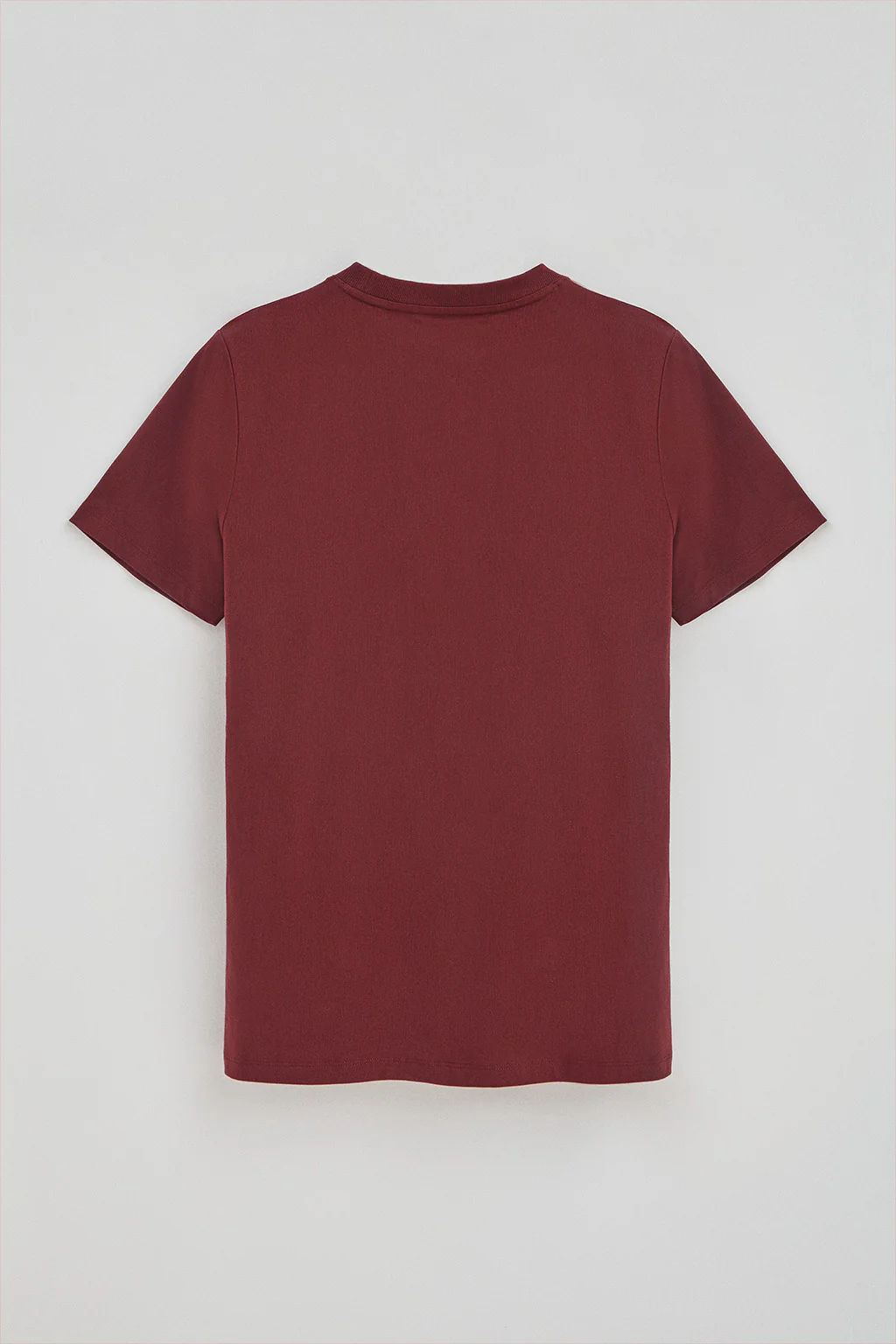 Pack hombre de tres camisetas en blanco, granate y negro con cuello redondo y bordado Rigby Go - Image 4