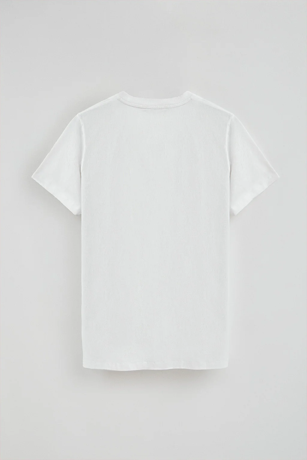 Pack hombre de tres camisetas en blanco, granate y negro con cuello redondo y bordado Rigby Go - Image 7