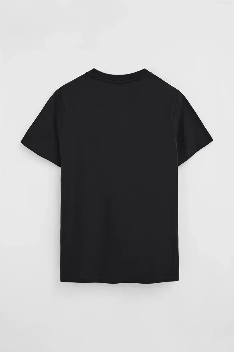 Pack hombre de tres camisetas negra, azul denim y blanca de manga corta y bordado Rigby Go - Image 10
