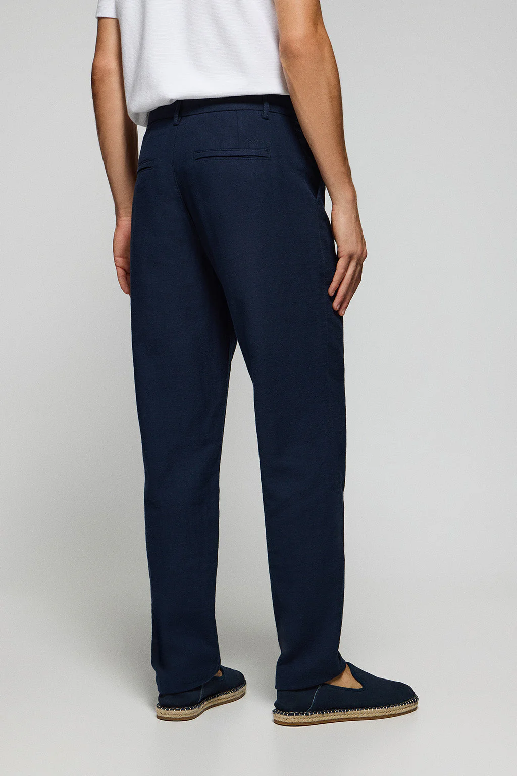 Pantalón Cuba de lino y algodón azul marino con detalles bordados Polo Club - Image 4