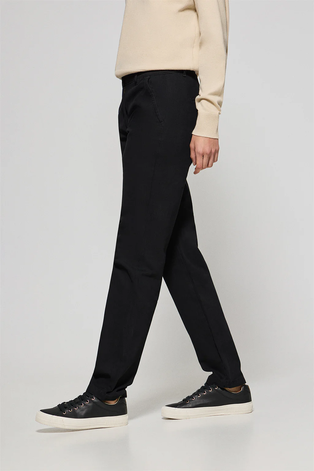 Pantalón chino May negro con bordado en bolsillo minimal Polo Club - Image 3