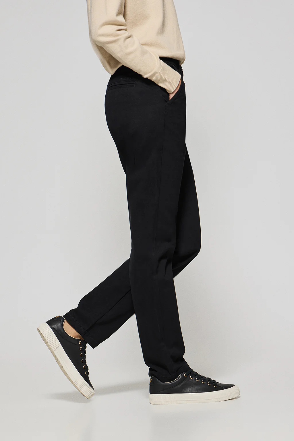 Pantalón chino May negro con bordado en bolsillo minimal Polo Club - Image 4