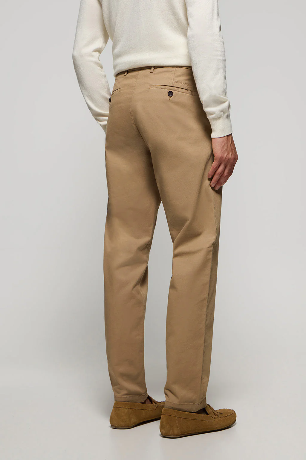 Pantalón chino color camel regular fit con detalles Polo Club - Image 5
