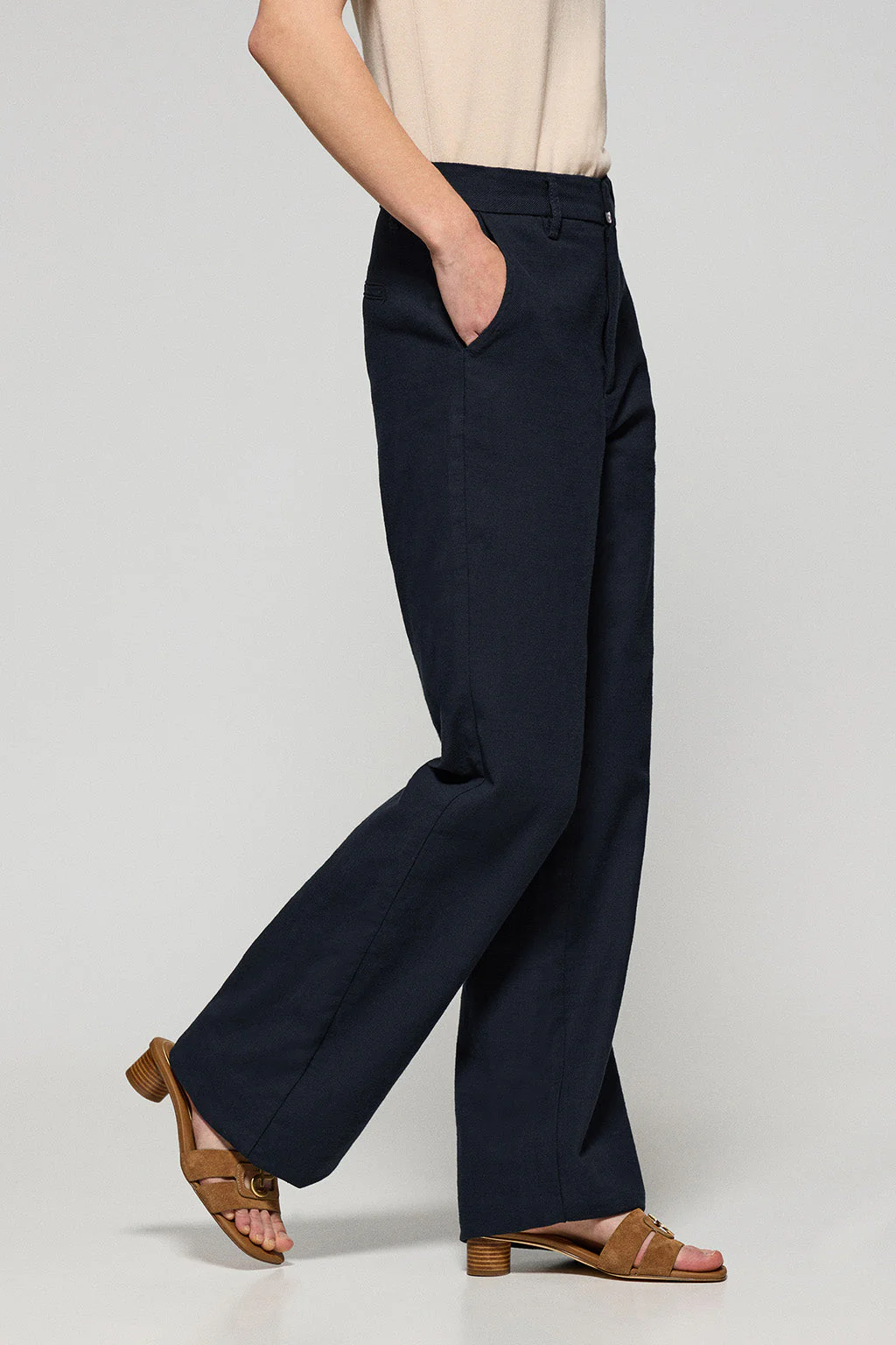 Pantalón Tamara de lino y algodón azul marino con detalles bordados Polo Club - Image 3