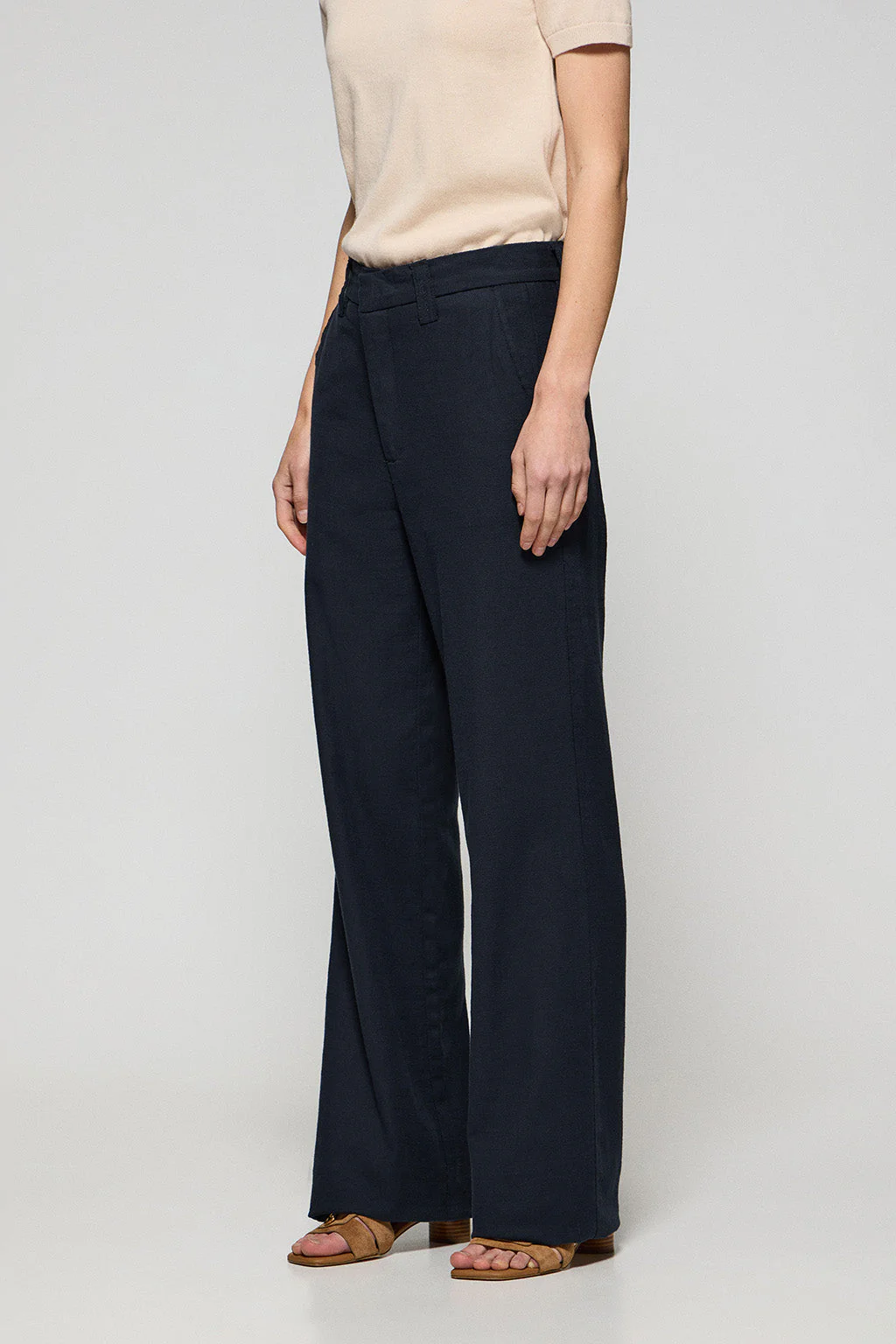 Pantalón Tamara de lino y algodón azul marino con detalles bordados Polo Club - Image 4