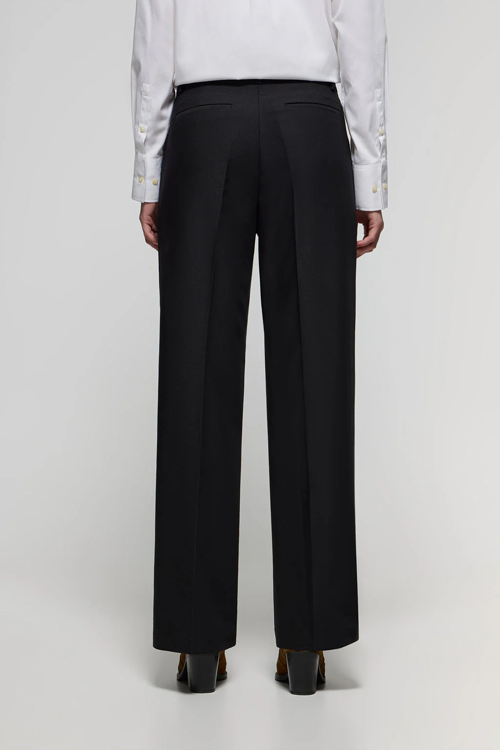 Pantalón ancho de vestir negro con detalles Polo Club - Image 5